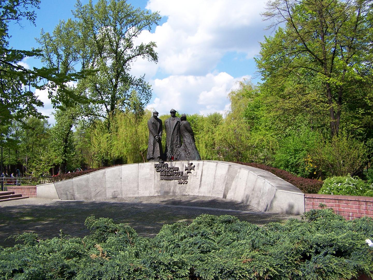 A mészárlás katowicei emlékműve. Forrás: wikipedia.